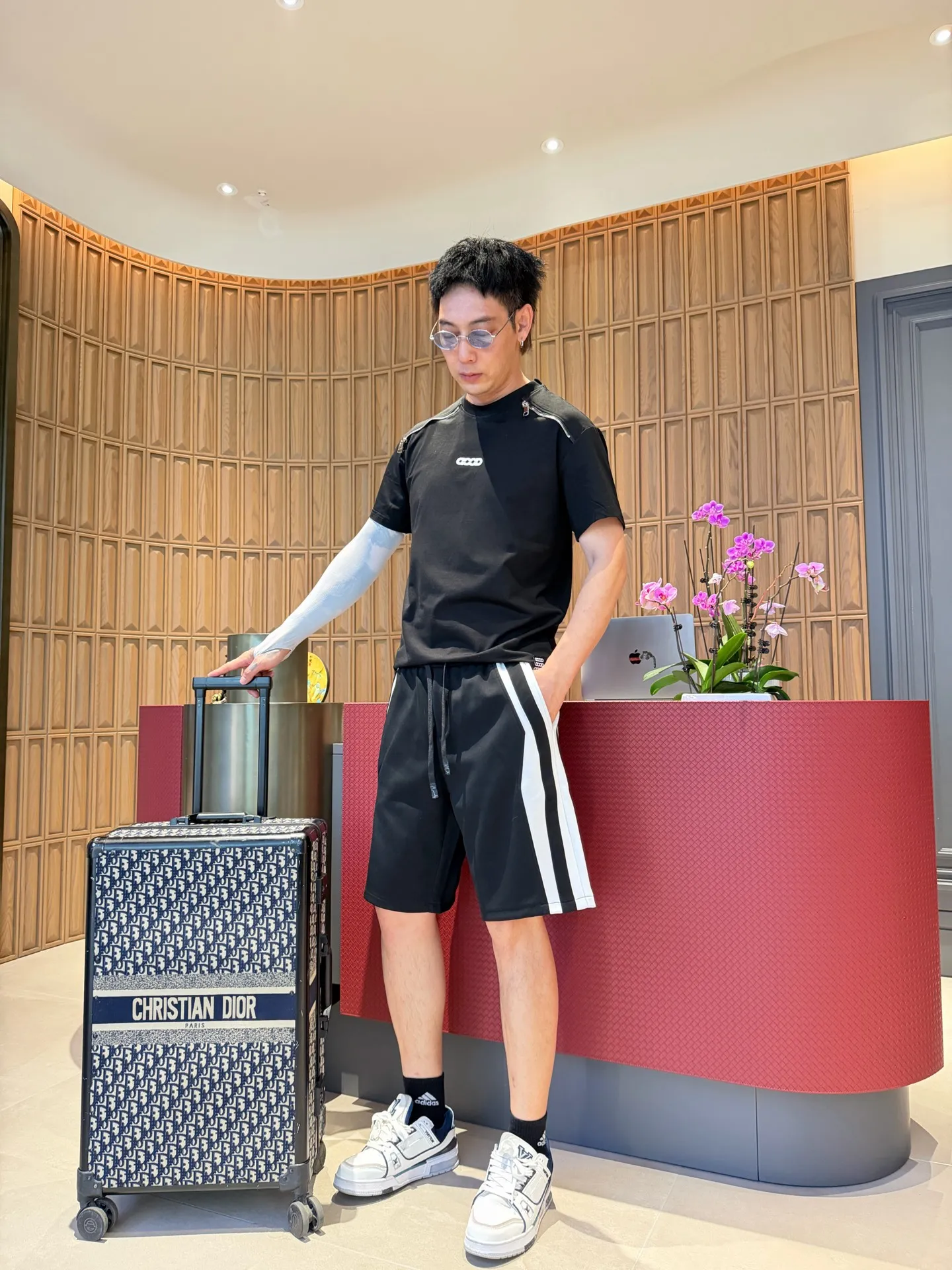 Balenciaga's three-standard complete 2026 summer New Arrival men's casual shorts, advanced custom-made Breathable fabric, Breathable fabric, extremely stretchy and comfortable, impeccable details, top-grade accessories, original logo design concept, delicate and soft feel! The upper body fit is awesome! Size: M-XXXL Please state your height and weight when ordering